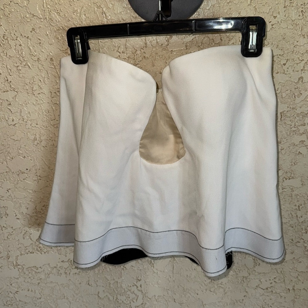 Vera Top in White by
L'ACADEMIE - Picture 6 of 14
